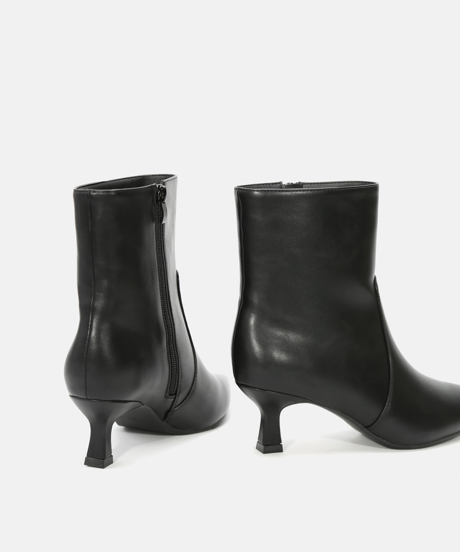 Botins salto kitten image number null